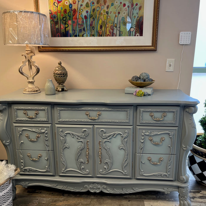 Transform Furniture Easily with Amy Howard Miracle Paint: A Step-by-Step DIY Guide